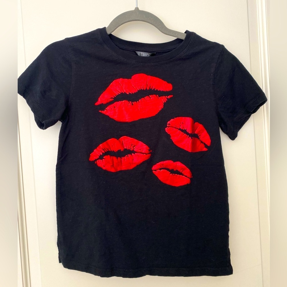 Truce Lips Print Graphic Black T-shirt Girl Size M (10-12)